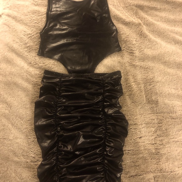 Black 2 piece skirt and bodysuit - Picture 4 of 4
